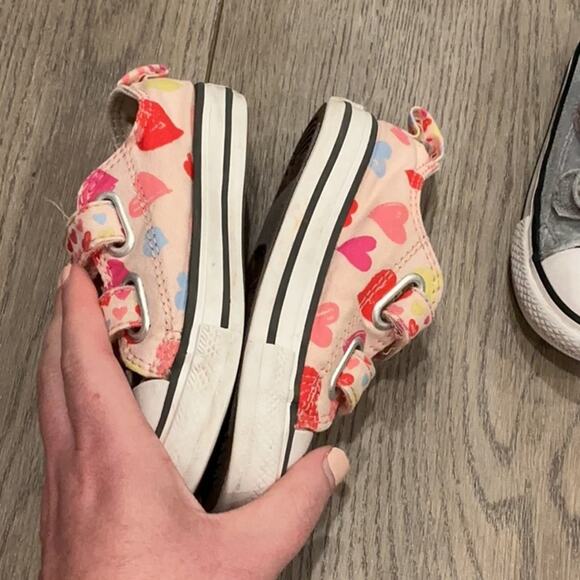 Lot of 2 Converse Heart Pink Gray All Star Converse Velcro Sneakers Size 6 and 7 - Picture 4 of 15
